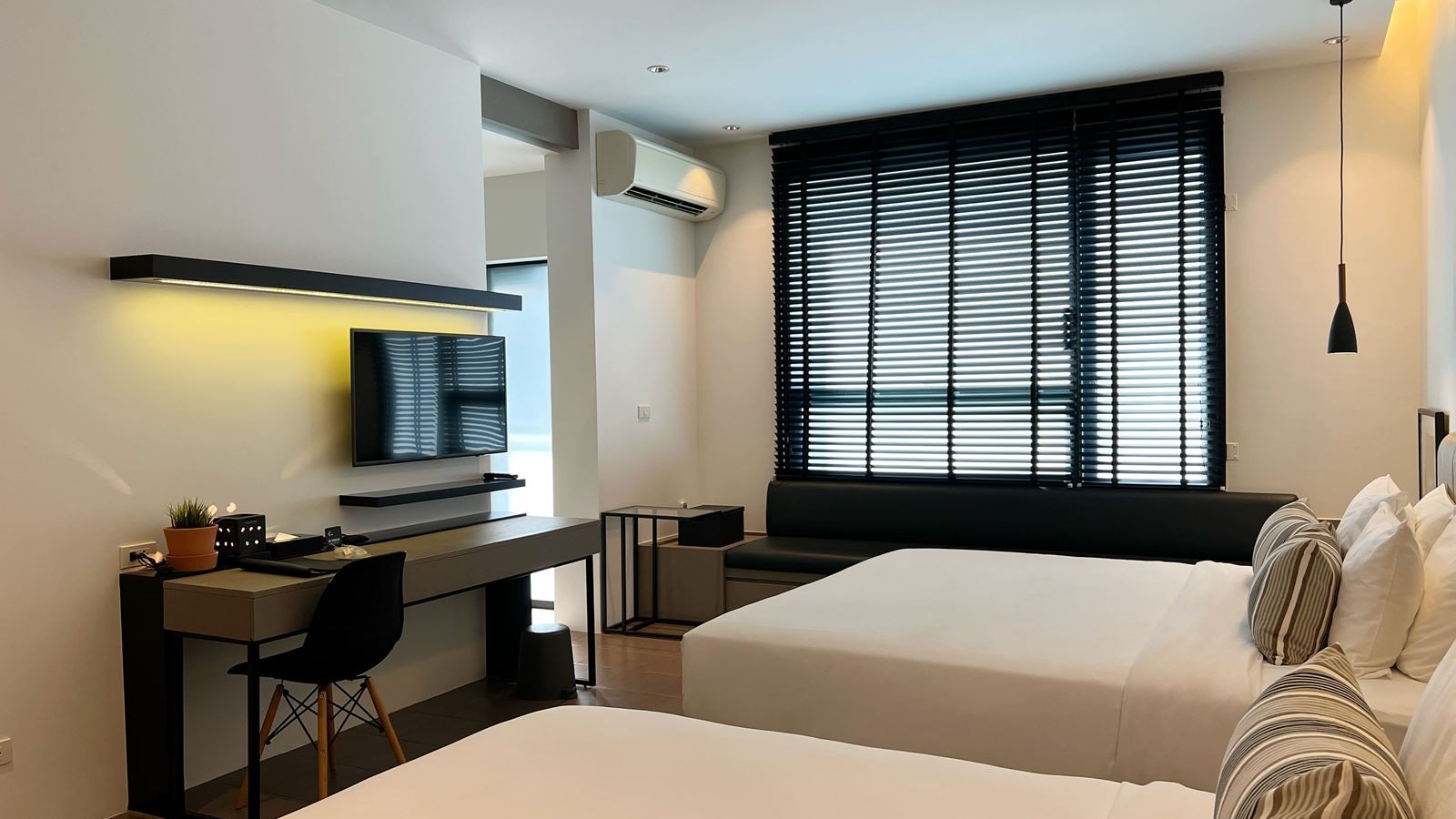 rooms-nitarn-family-room