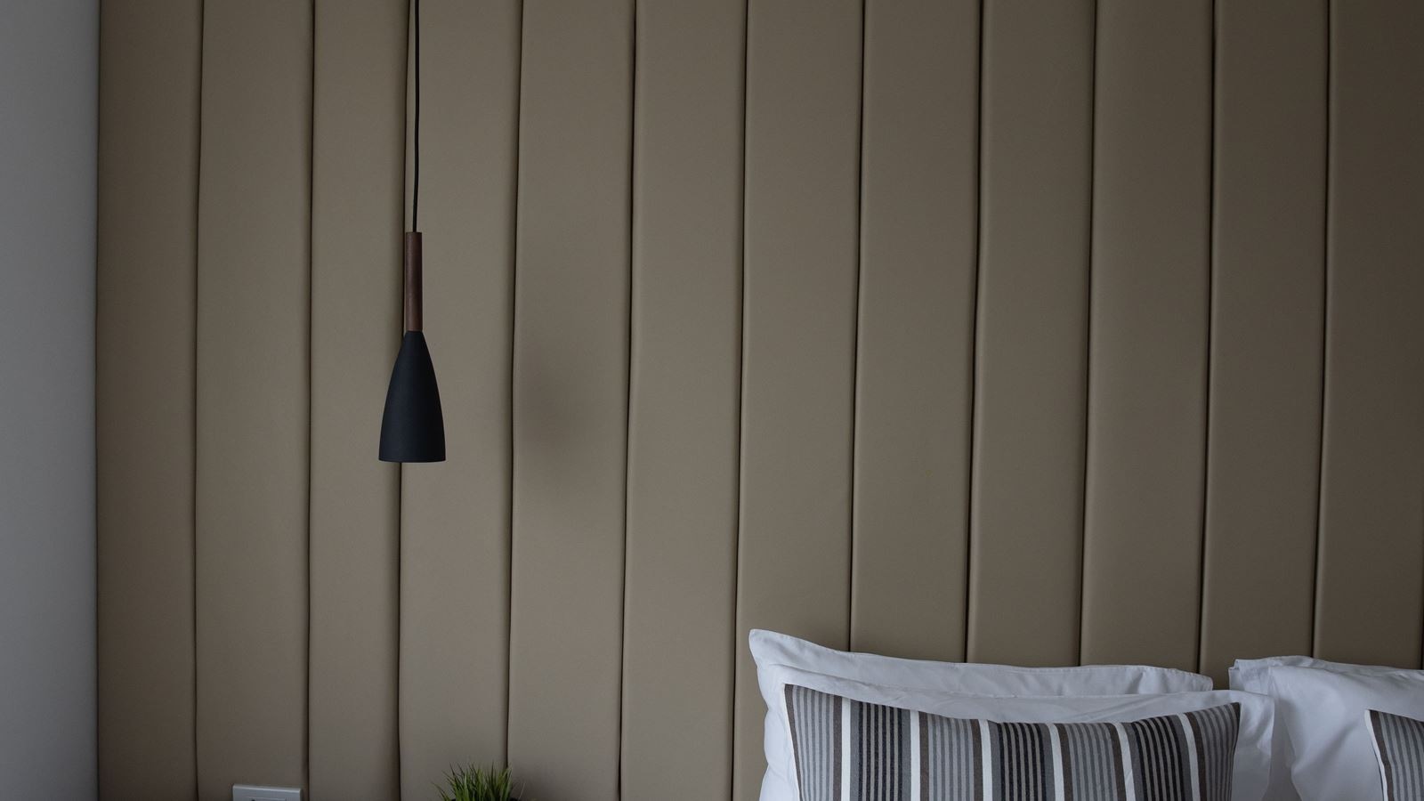 rooms-lilit-riverfront-suite-b