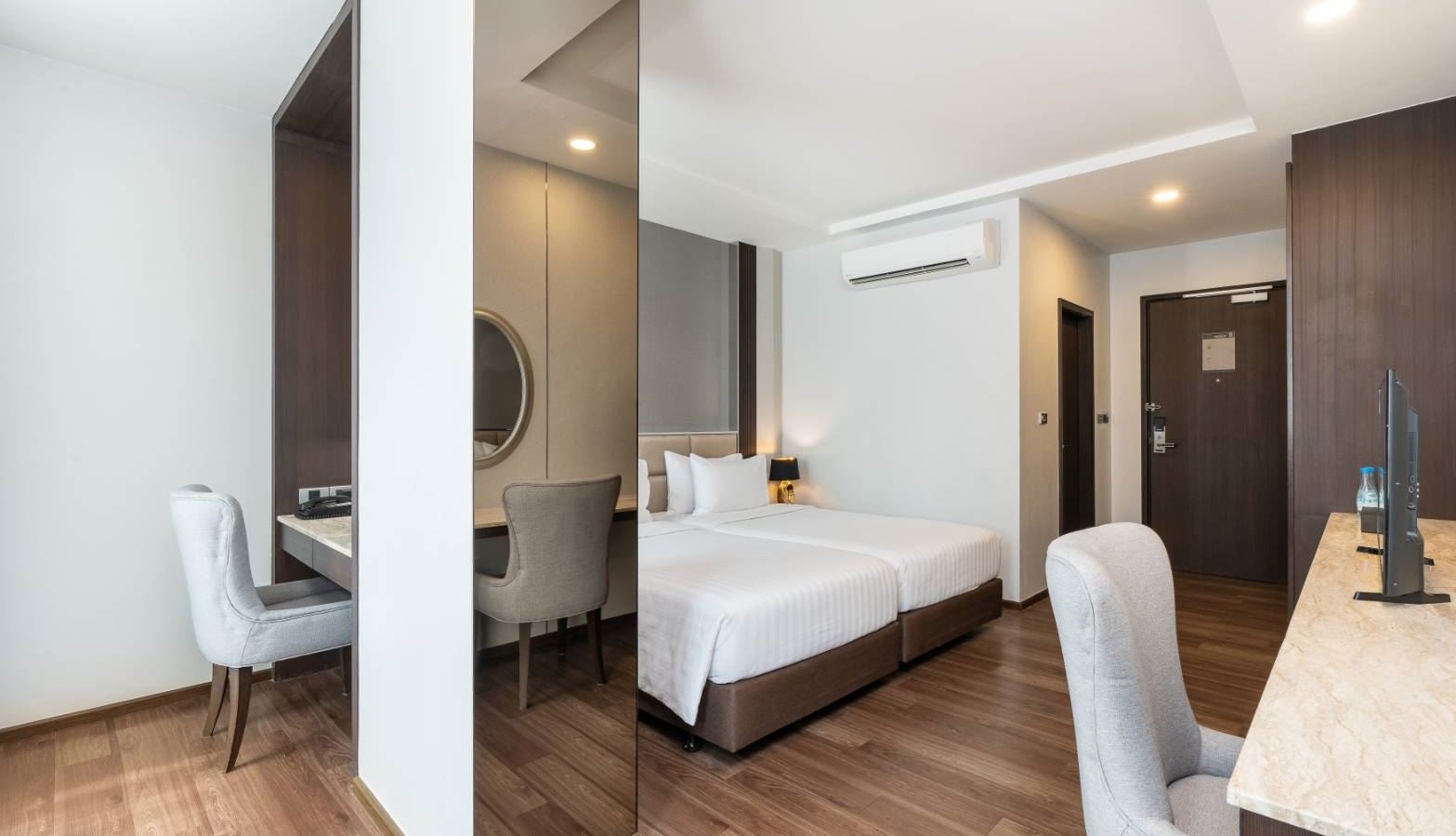 rooms-superior-room--king-or-twin