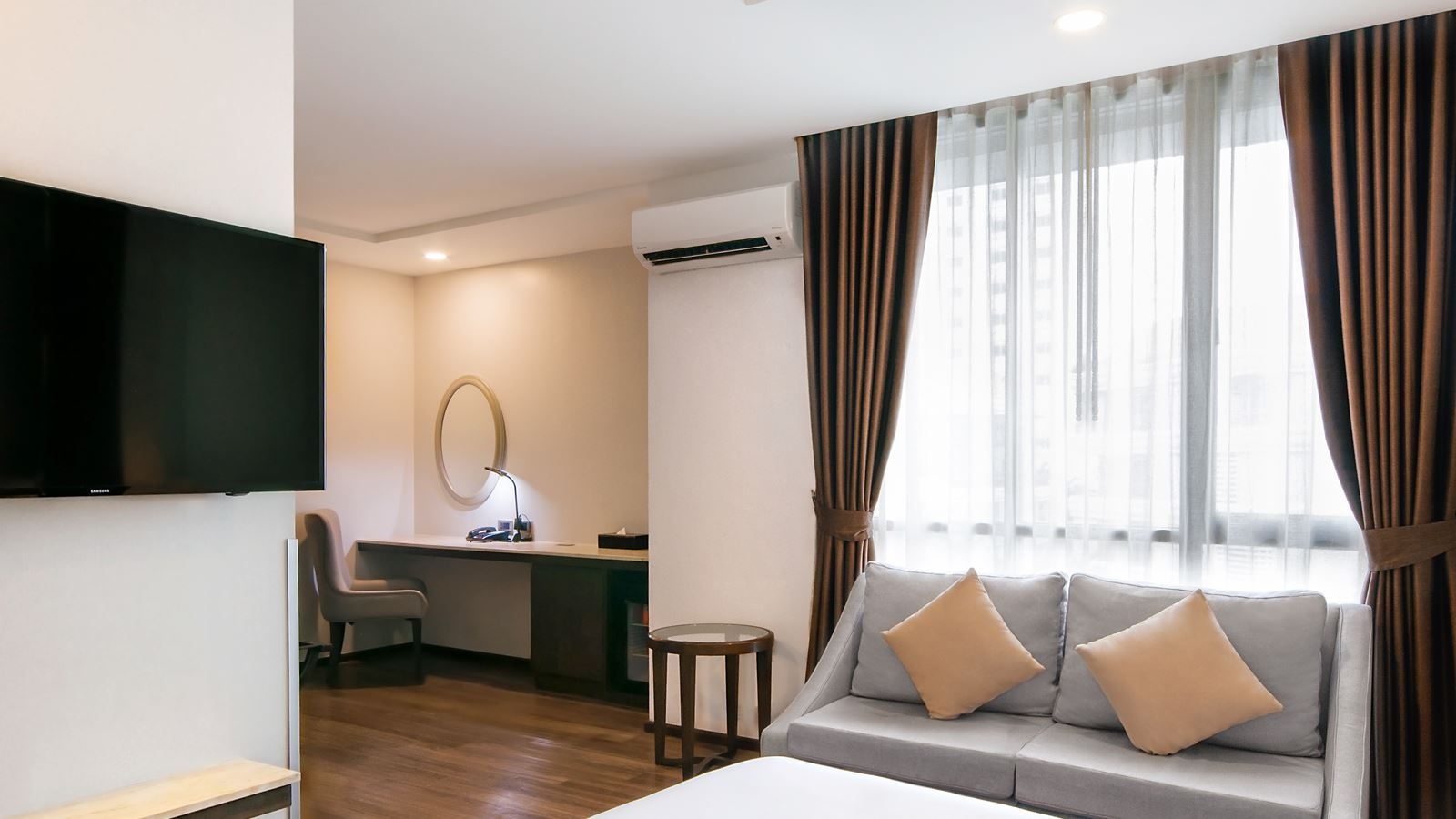 rooms-deluxe-room--king-or-twin