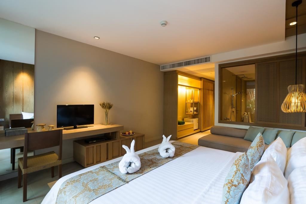 rooms-pool-view-jacuzzi-deluxe--hillside