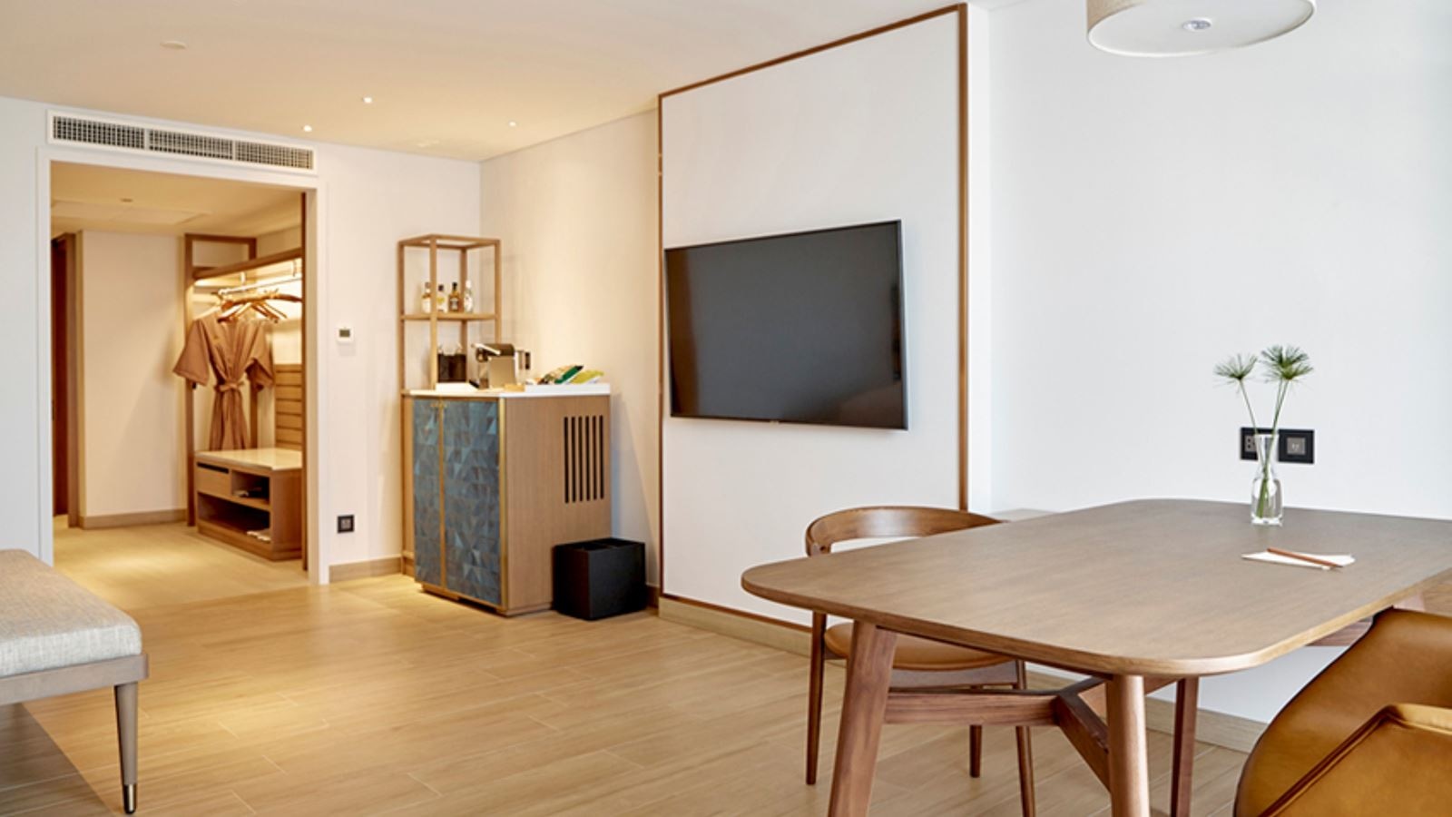 rooms-jr-suite-california-king