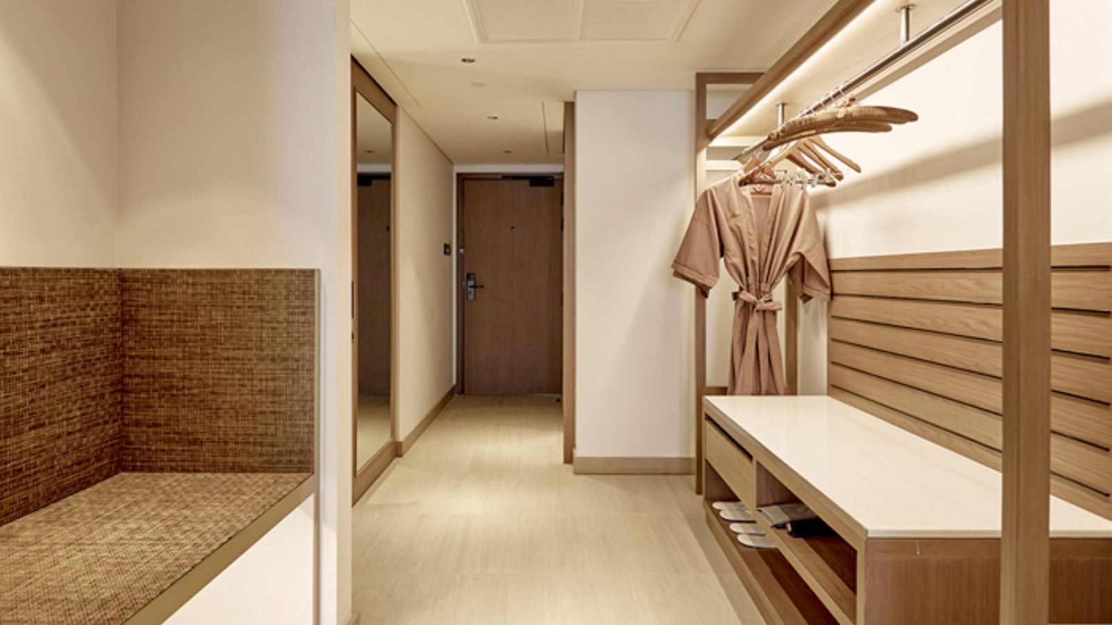 rooms-jr-suite-california-king