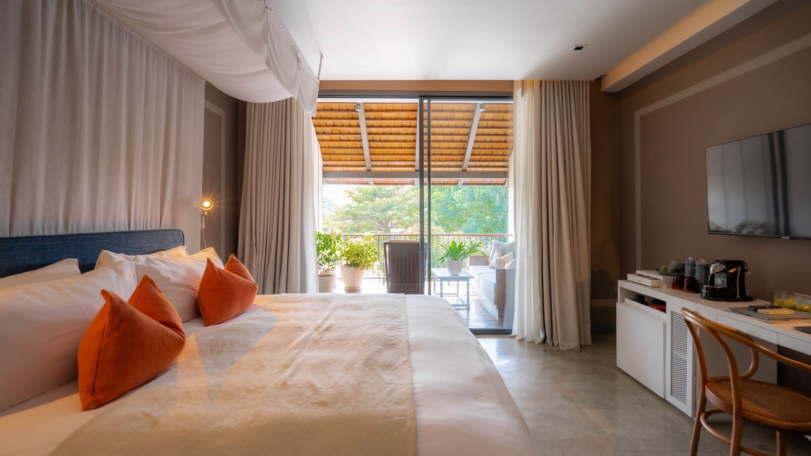 rooms-river-view-deluxe-balcony