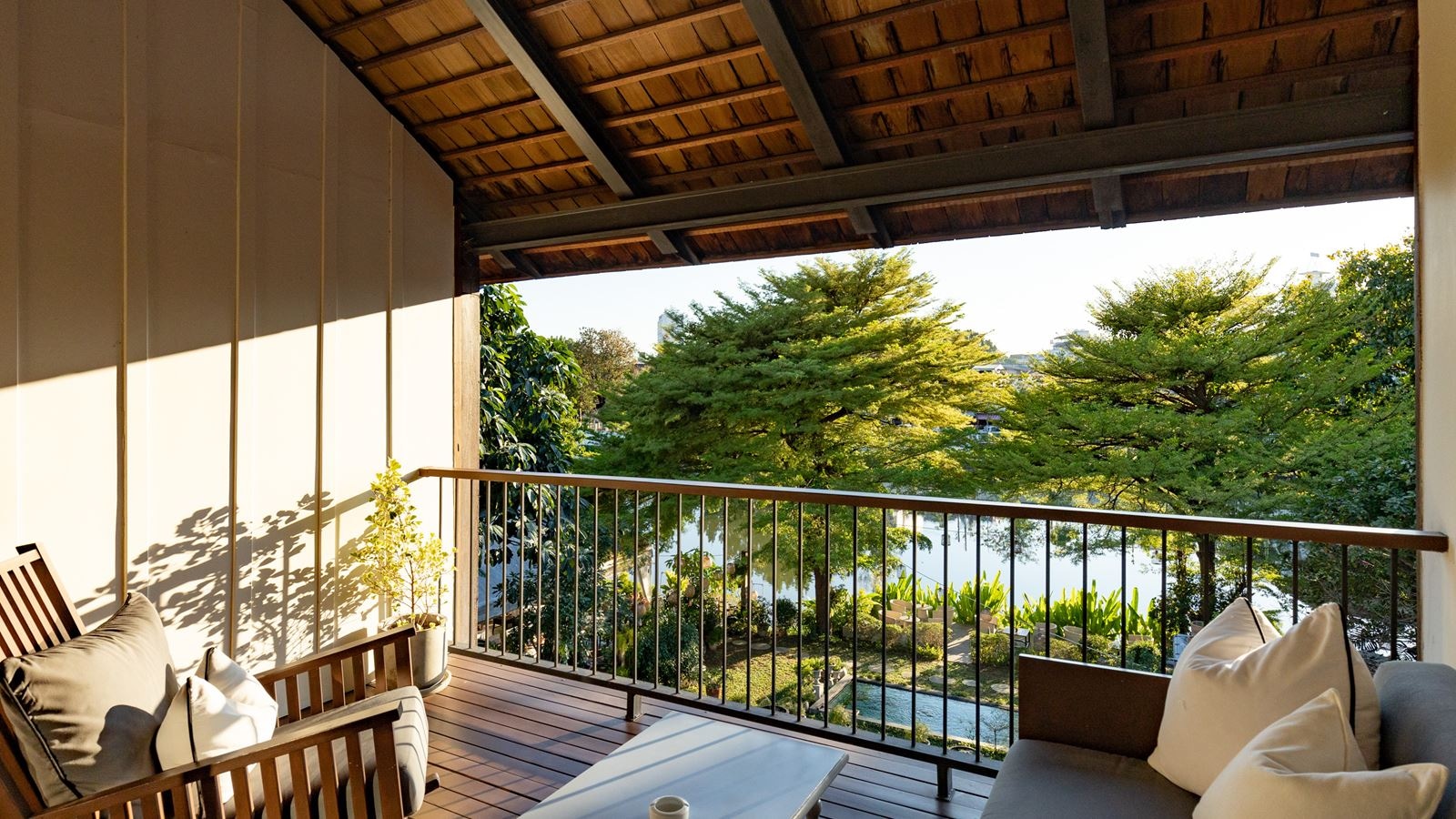 rooms-river-view-deluxe-balcony