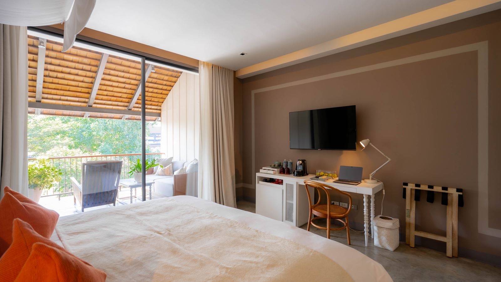 rooms-river-view-deluxe-balcony