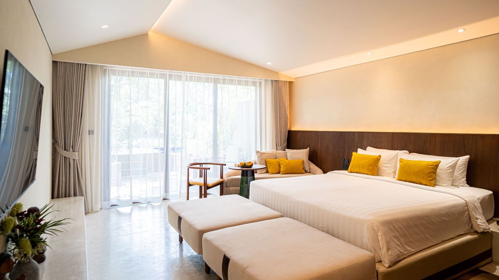 rooms-lux-jacuzzi-suites