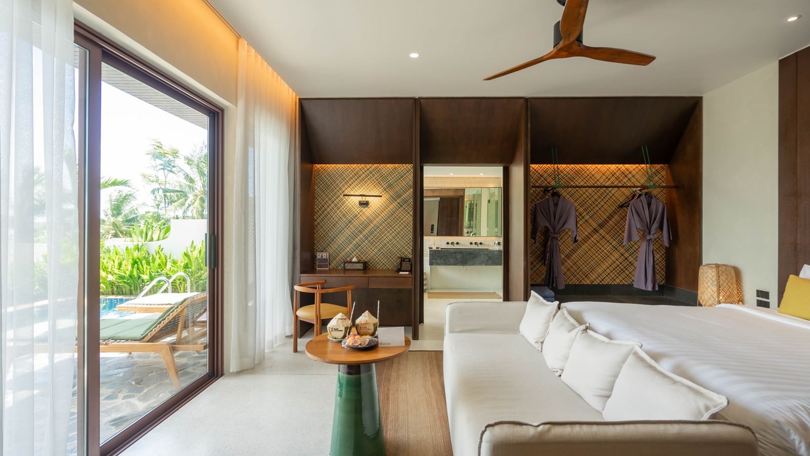 rooms-lux-2bedroom-garden-view-pool-villa