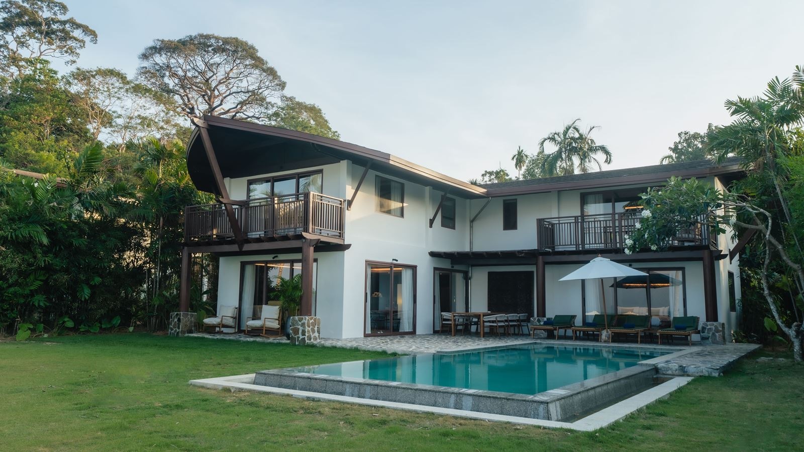 rooms-lux-3-bedroom-grand-sea-view-pool-villa