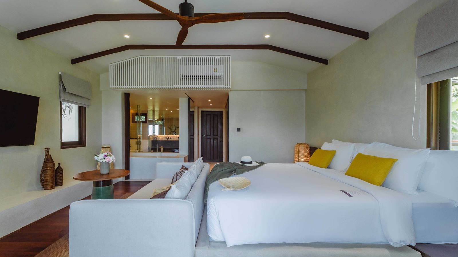 rooms-lux-2-bedroom-grand-beachfront-pool-villa