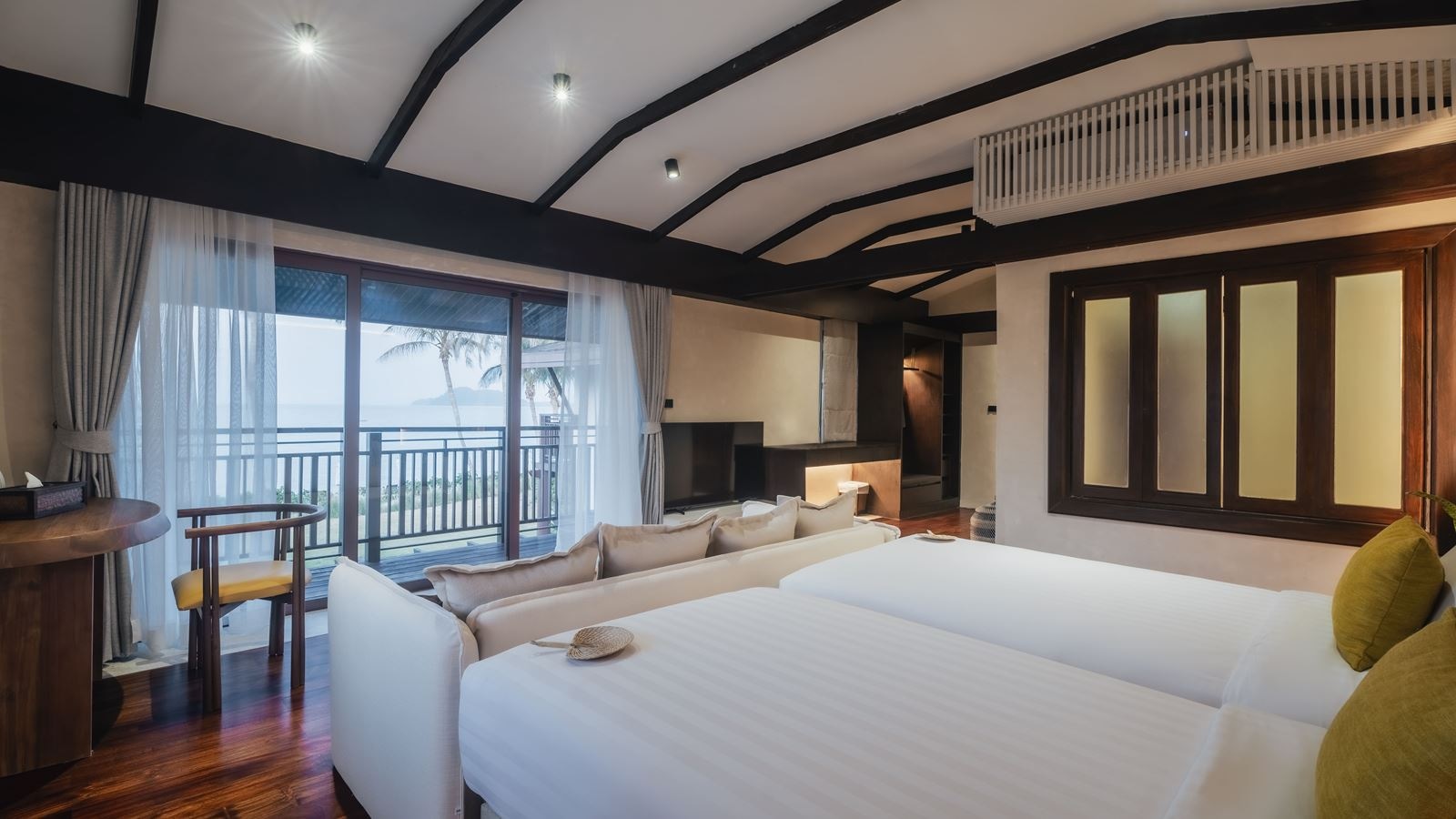 rooms-lux-2-bedroom-grand-beachfront-pool-villa