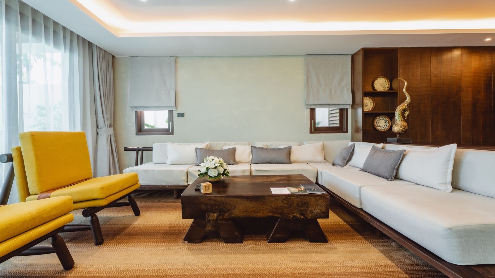 rooms-lux-2-bedroom-grand-beachfront-pool-villa