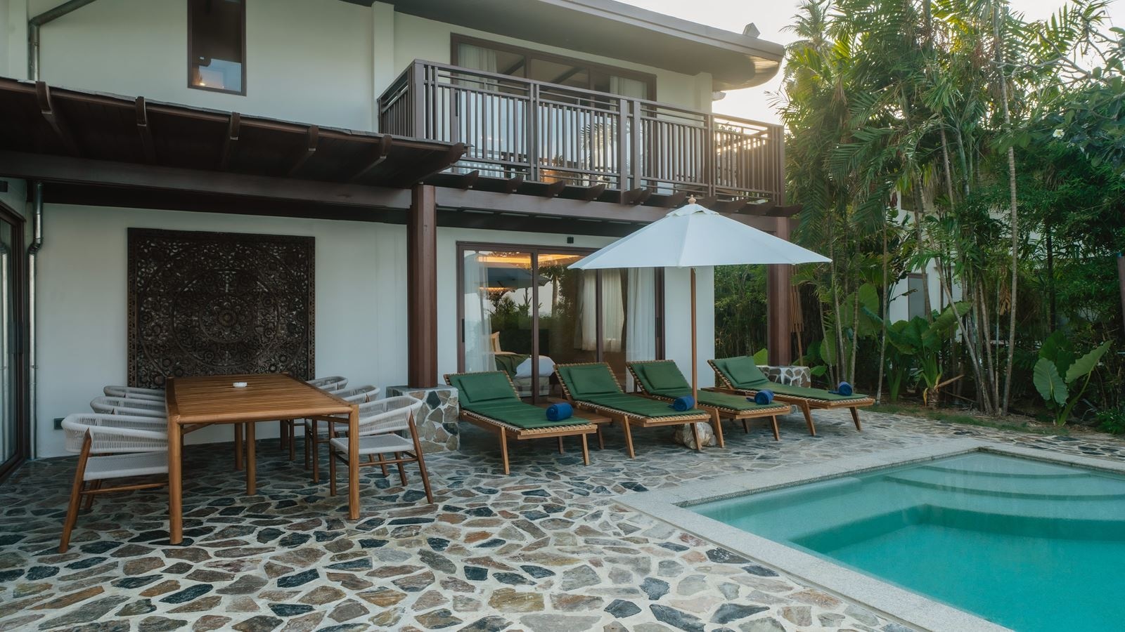 rooms-lux-3-bedroom-grand-beachfront-pool-villa