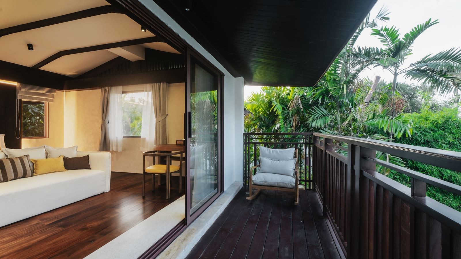 rooms-lux-3-bedroom-grand-beachfront-pool-villa