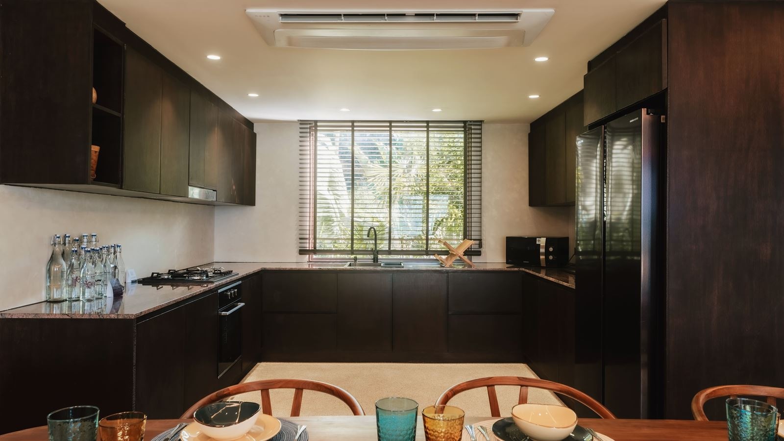 rooms-lux-4-bedroom-grand-beachfront-pool-villa