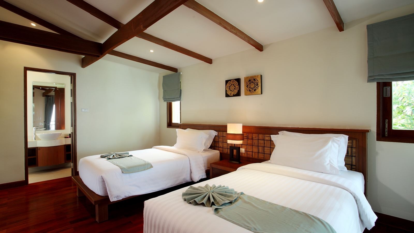 rooms-5-bedroom-grand-beachfront-pool-villa