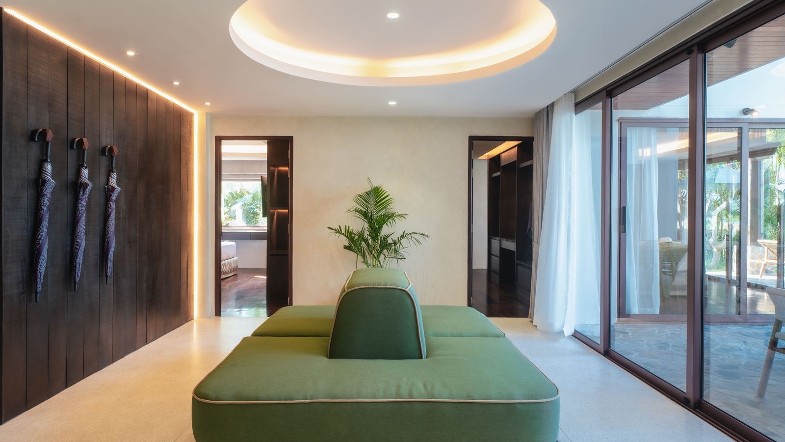 rooms-lux-5-bedroom-grand-beachfront-pool-villa