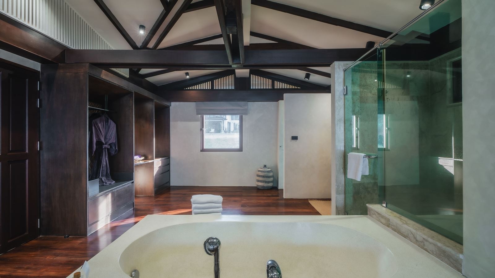 rooms-lux-5-bedroom-grand-beachfront-pool-villa