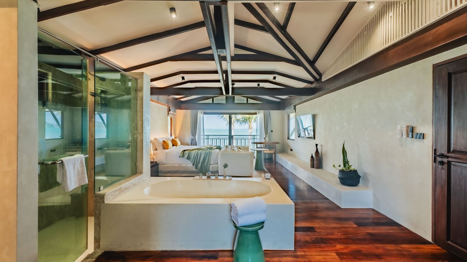 rooms-lux-5-bedroom-grand-beachfront-pool-villa