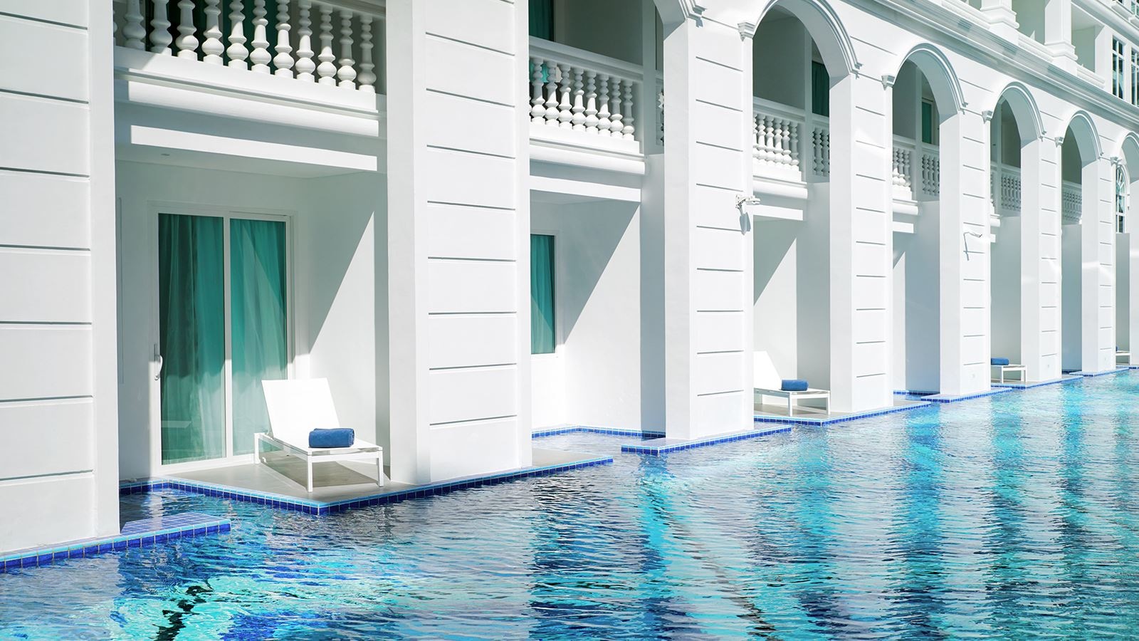 rooms-deluxe-pool-access