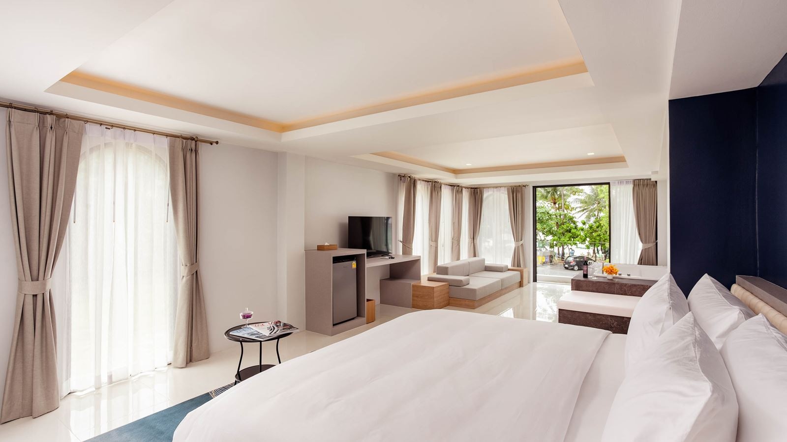 rooms-oceanfront-suite