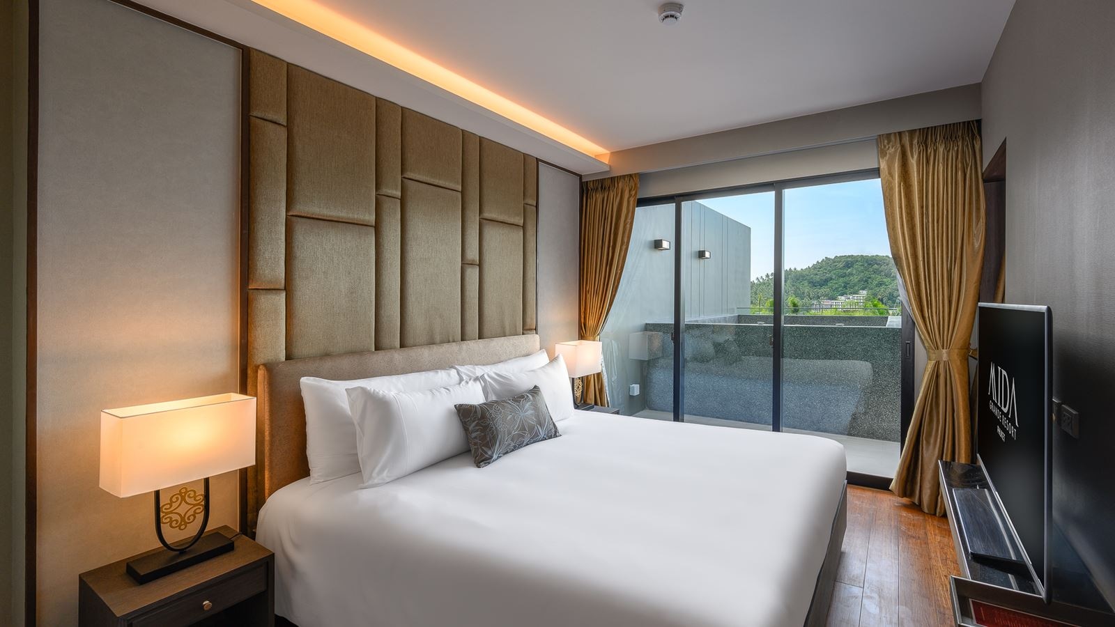 rooms-grande-deluxe-ocean-view-with-plunge-pool