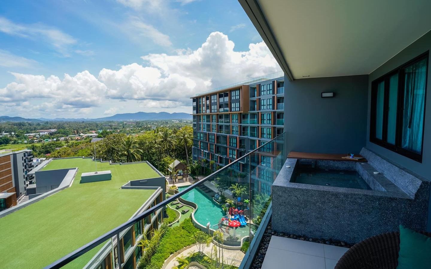 rooms-deluxe-ocean-view-with-jacuzzi