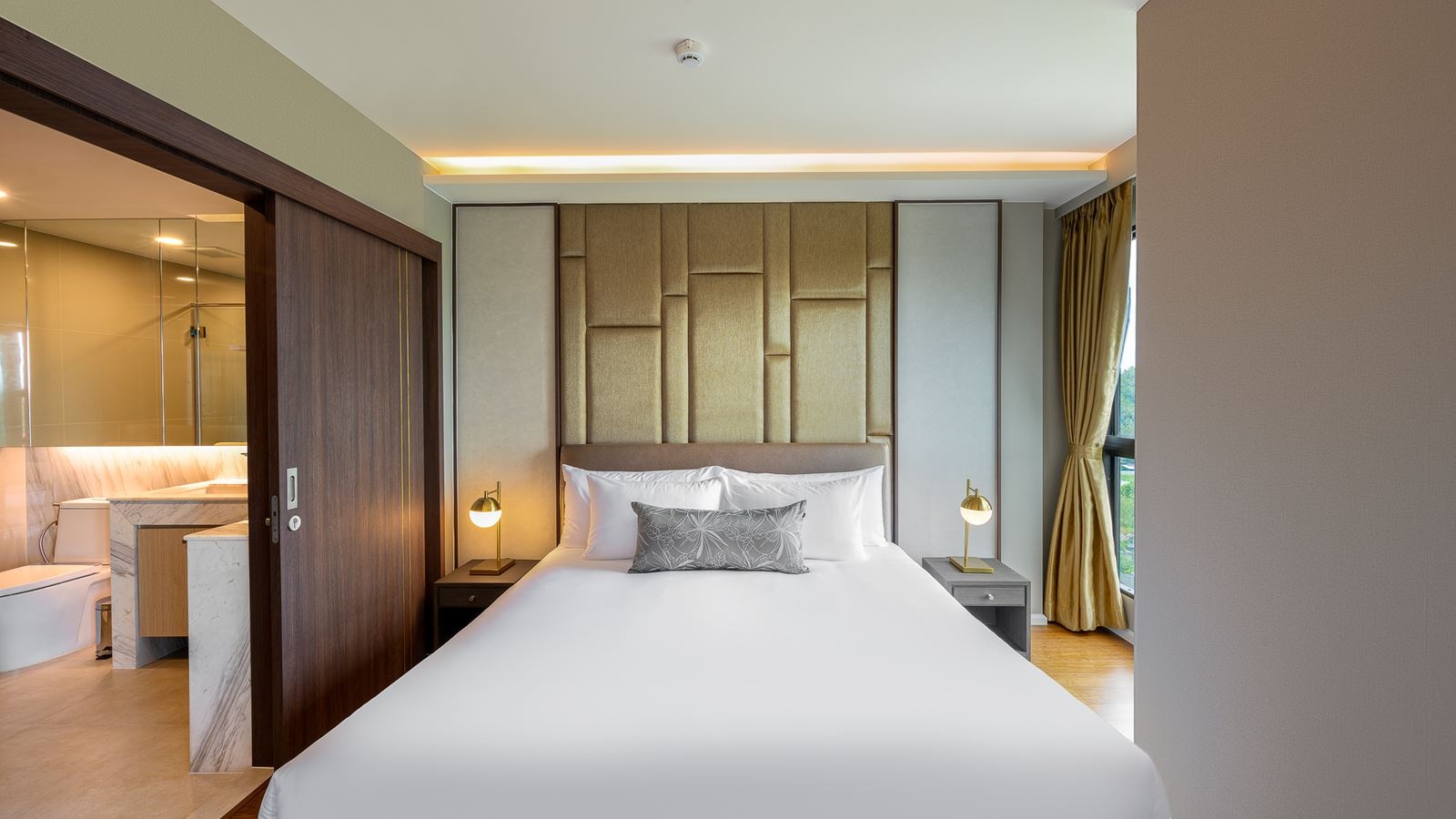 rooms-deluxe-ocean-view-with-jacuzzi