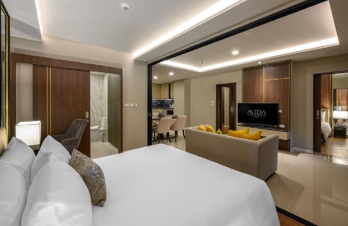 rooms-grande-2-bedroom-suite-ocean-view-with-jacuzzi