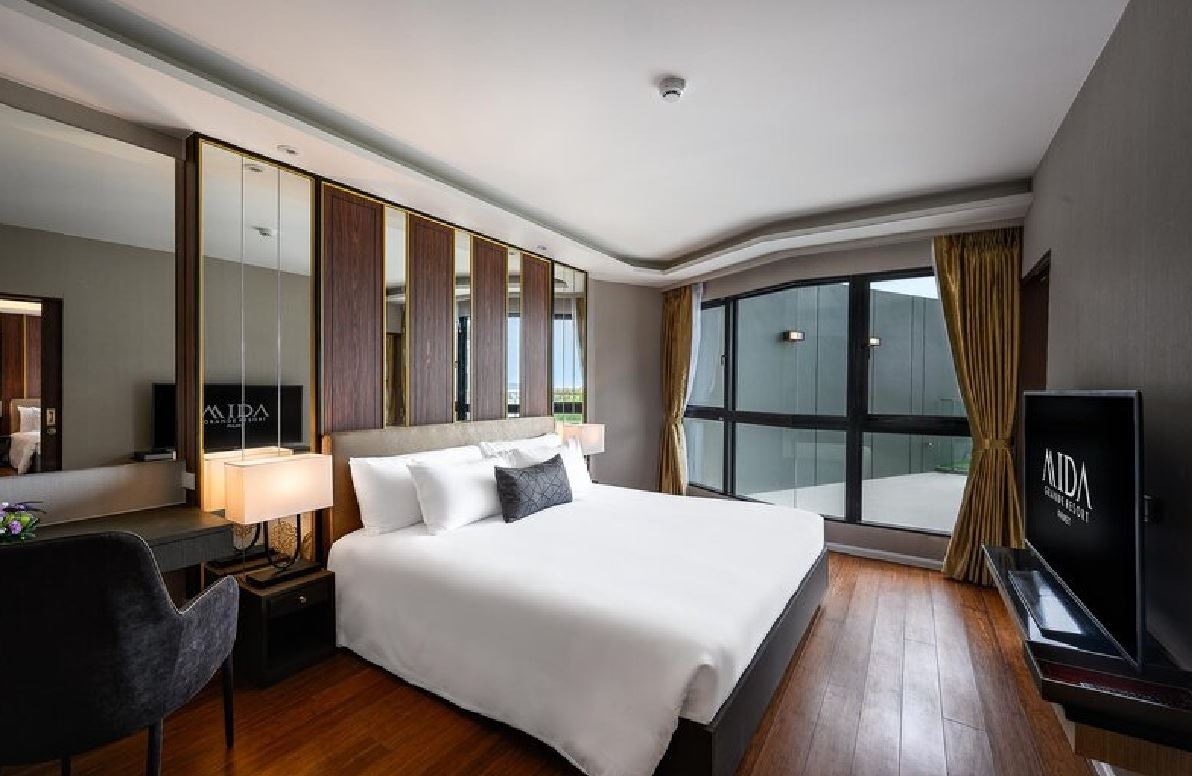 rooms-grande-2-bedroom-suite-ocean-view-with-plunge-pool