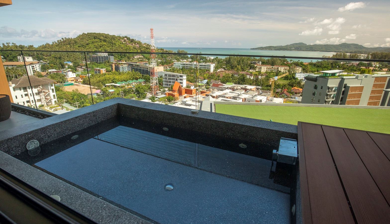 rooms-grande-2-bedroom-suite-ocean-view-with-jacuzzi