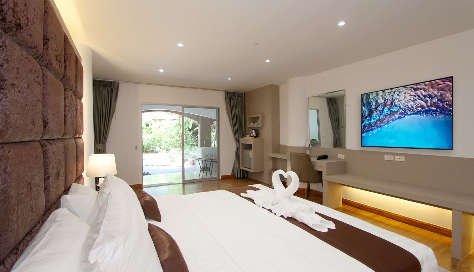 rooms-premier-pool-garden