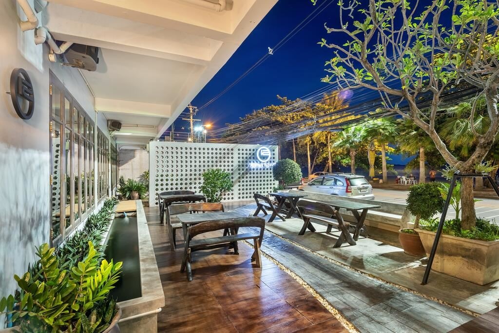 restaurants-jomtien-twelve-restaurant