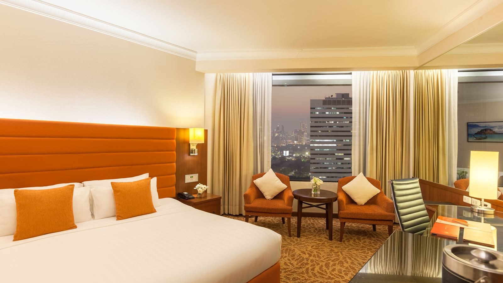 rooms-executive-club-room