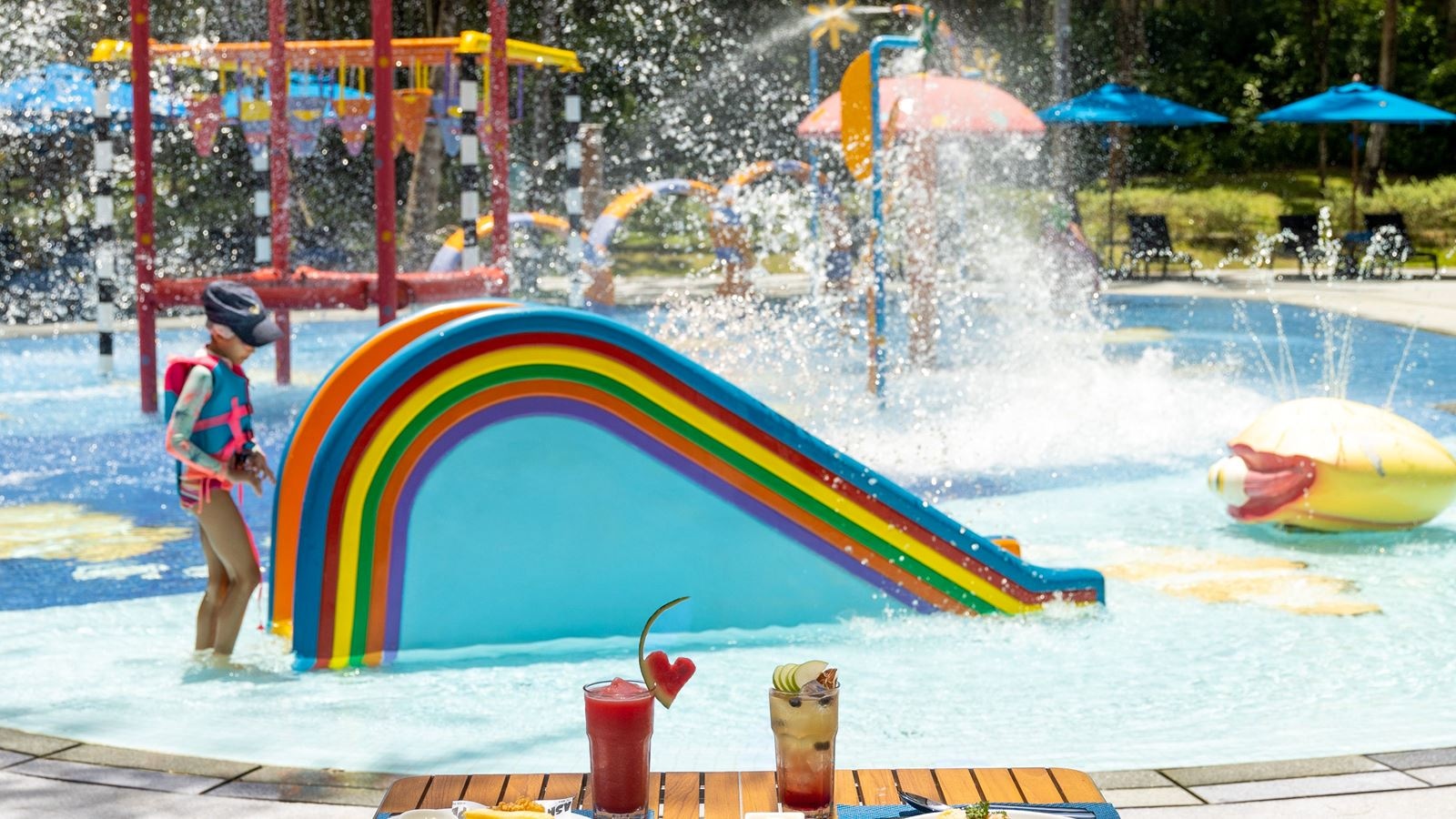 bars-splash-kid-pool-bar