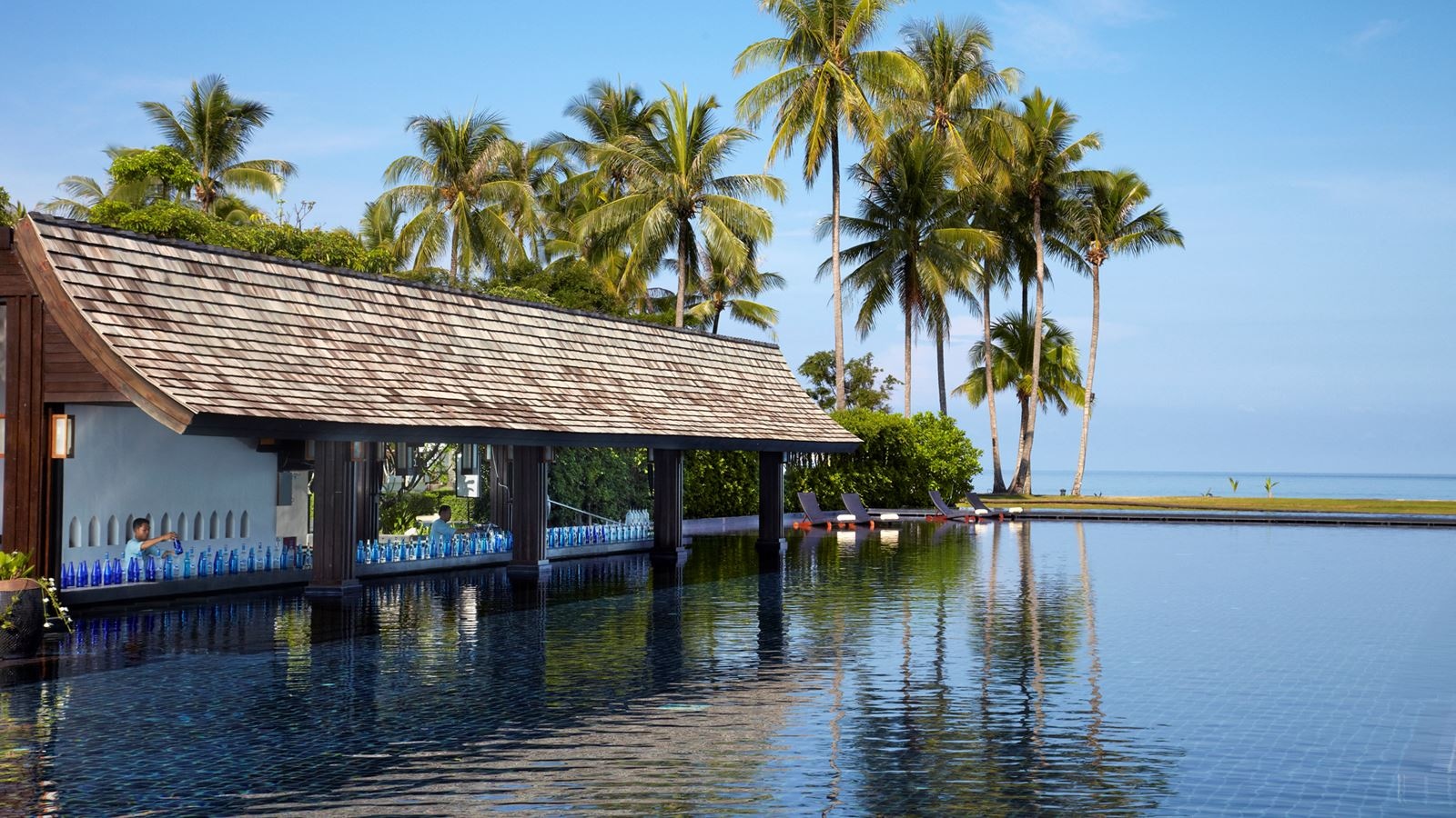 bars-infinity-pool-bar