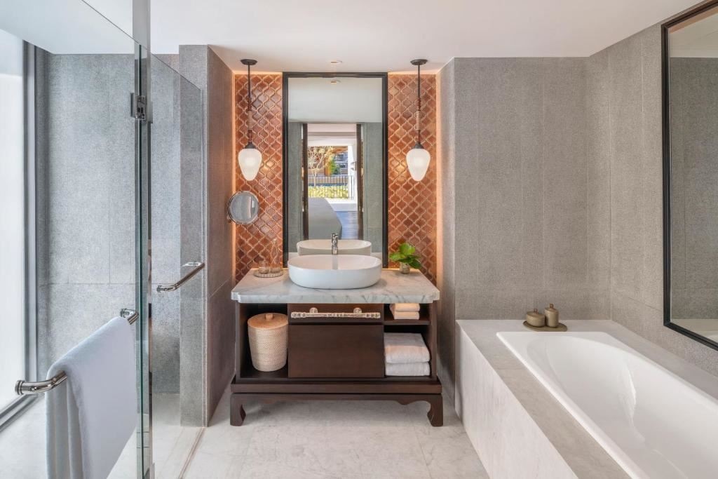 rooms-two-bedroom-suite-pool-view