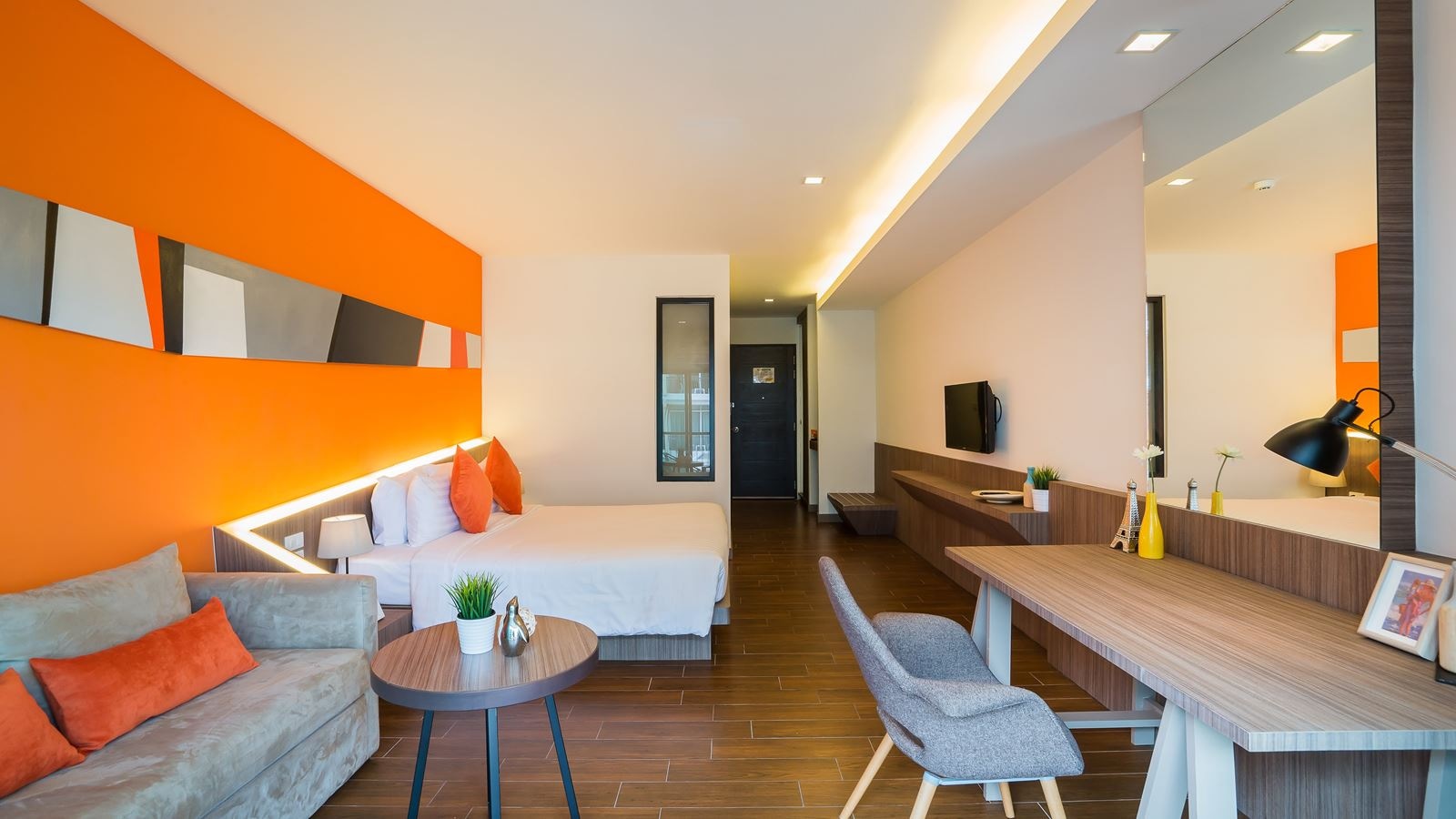 rooms-deluxe-premier-pool-view