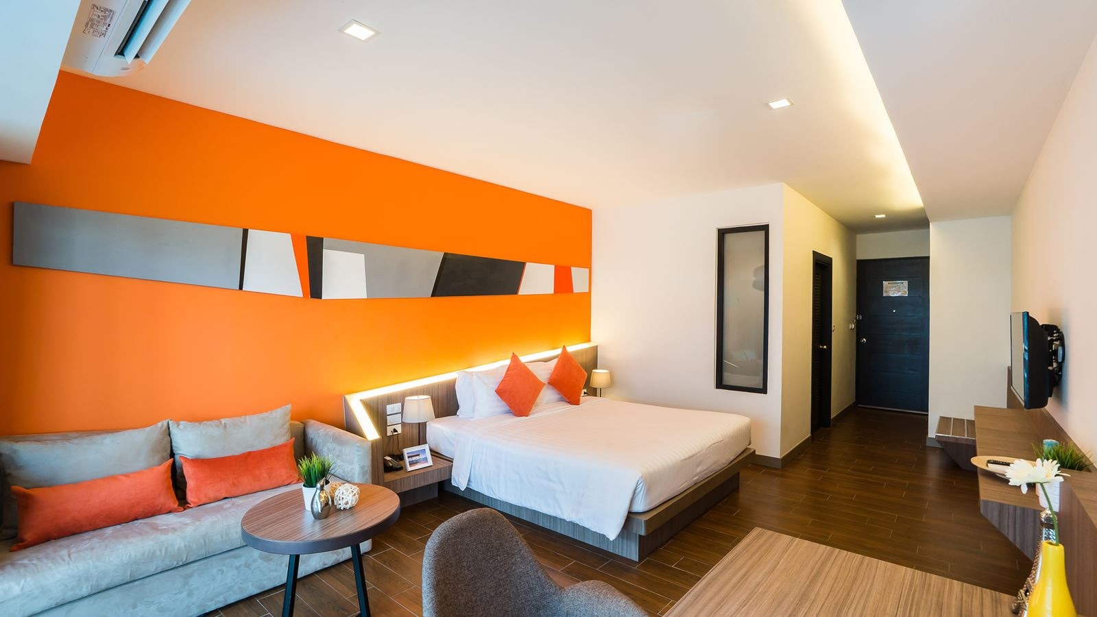 rooms-deluxe-premier-pool-view