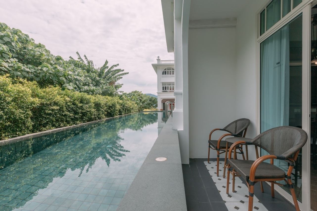 rooms-deluxe-pool-access