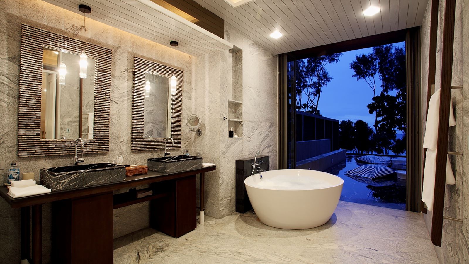 rooms-five-bedroom-beach-front--pool-villa