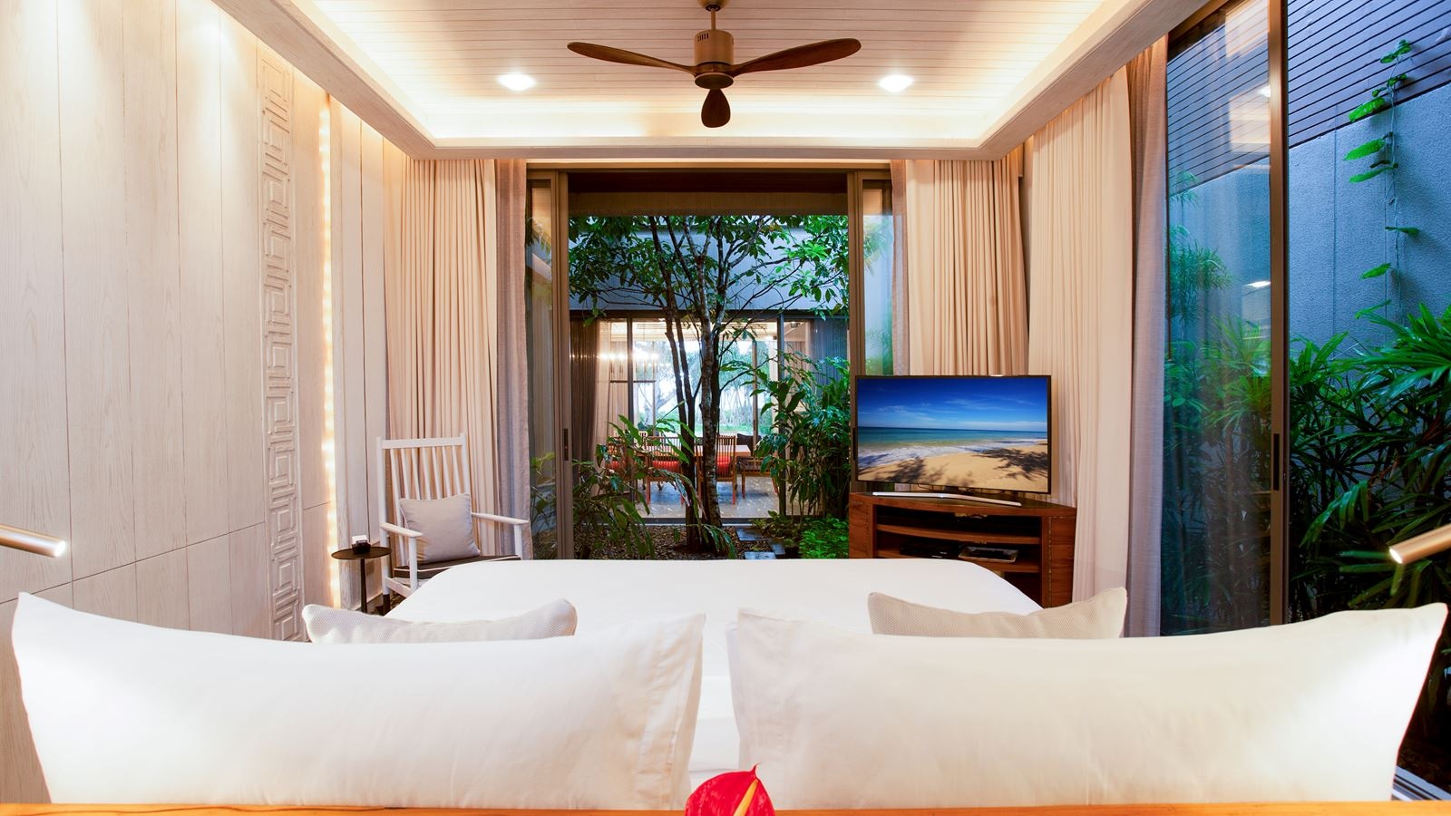 rooms-five-bedroom-beach-front--pool-villa