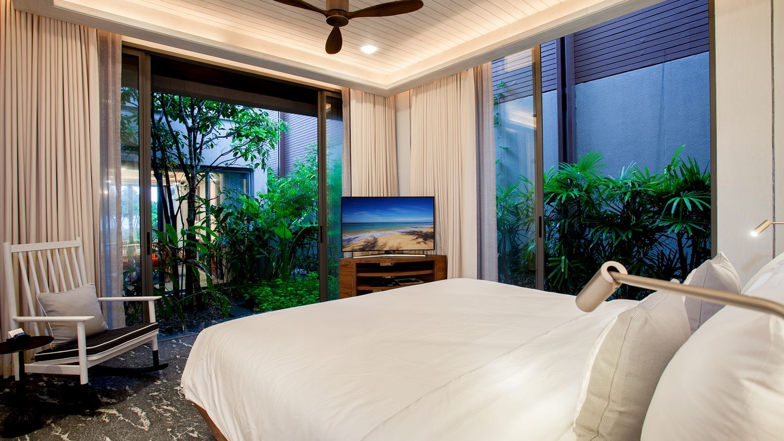 rooms-five-bedroom-beach-front--pool-villa