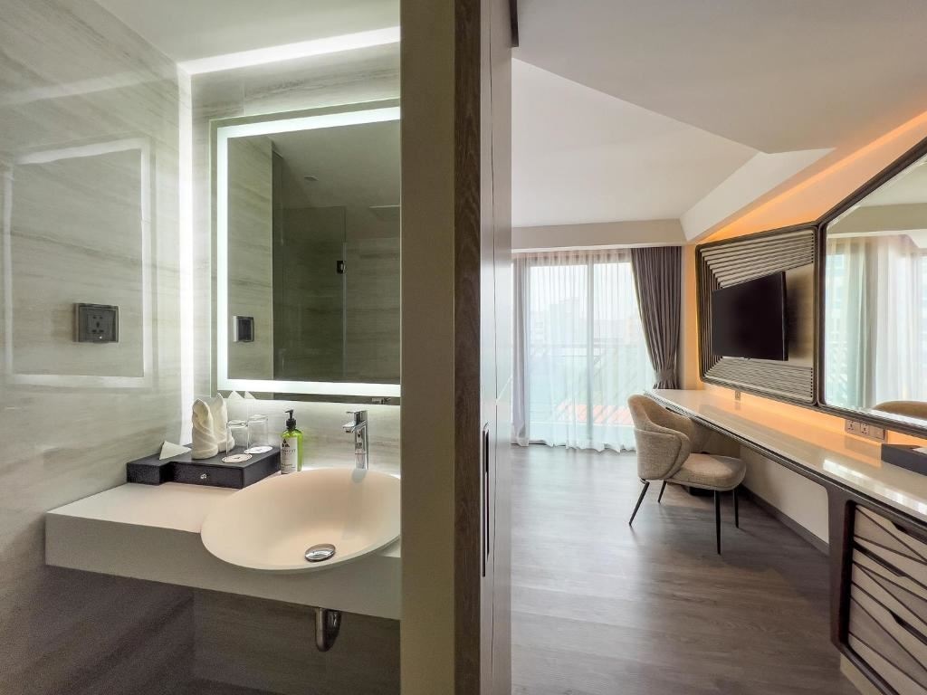 rooms-deluxe-twin-bed-room