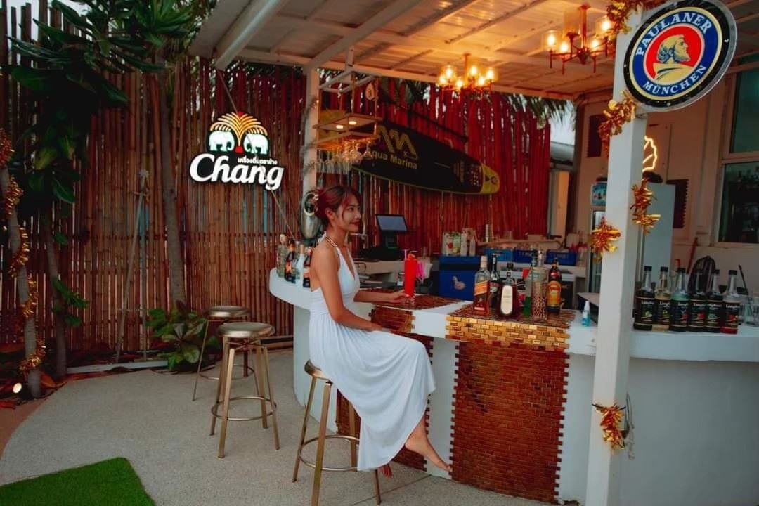 restaurants-the-bistro-beach-sea-bird