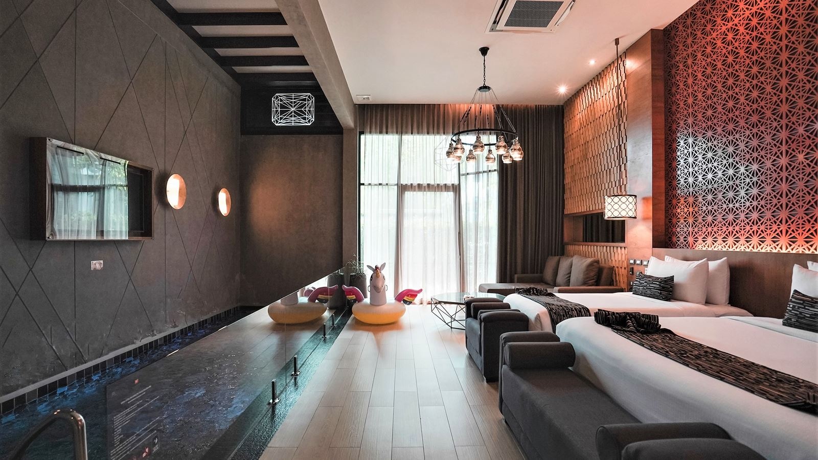 rooms-pool-villa-family