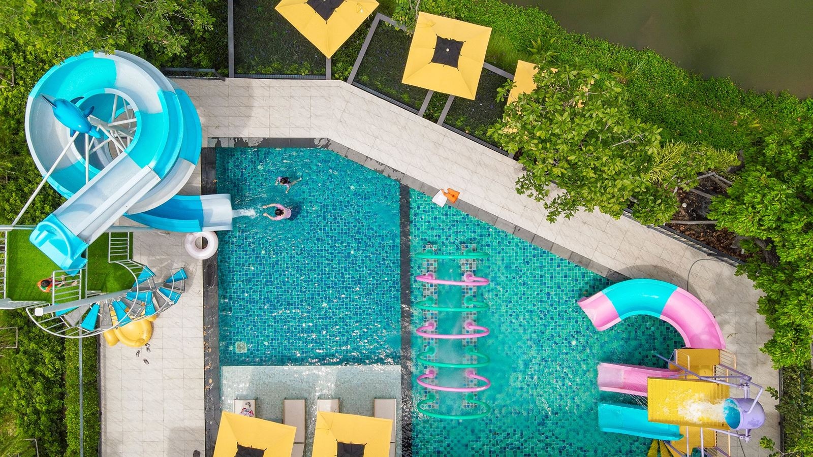 water-park-outdoor-childrens-pool