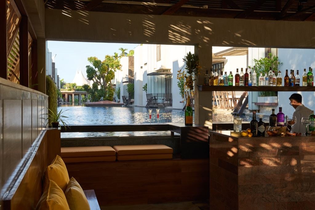 bars-sand-lounge-pool-bar