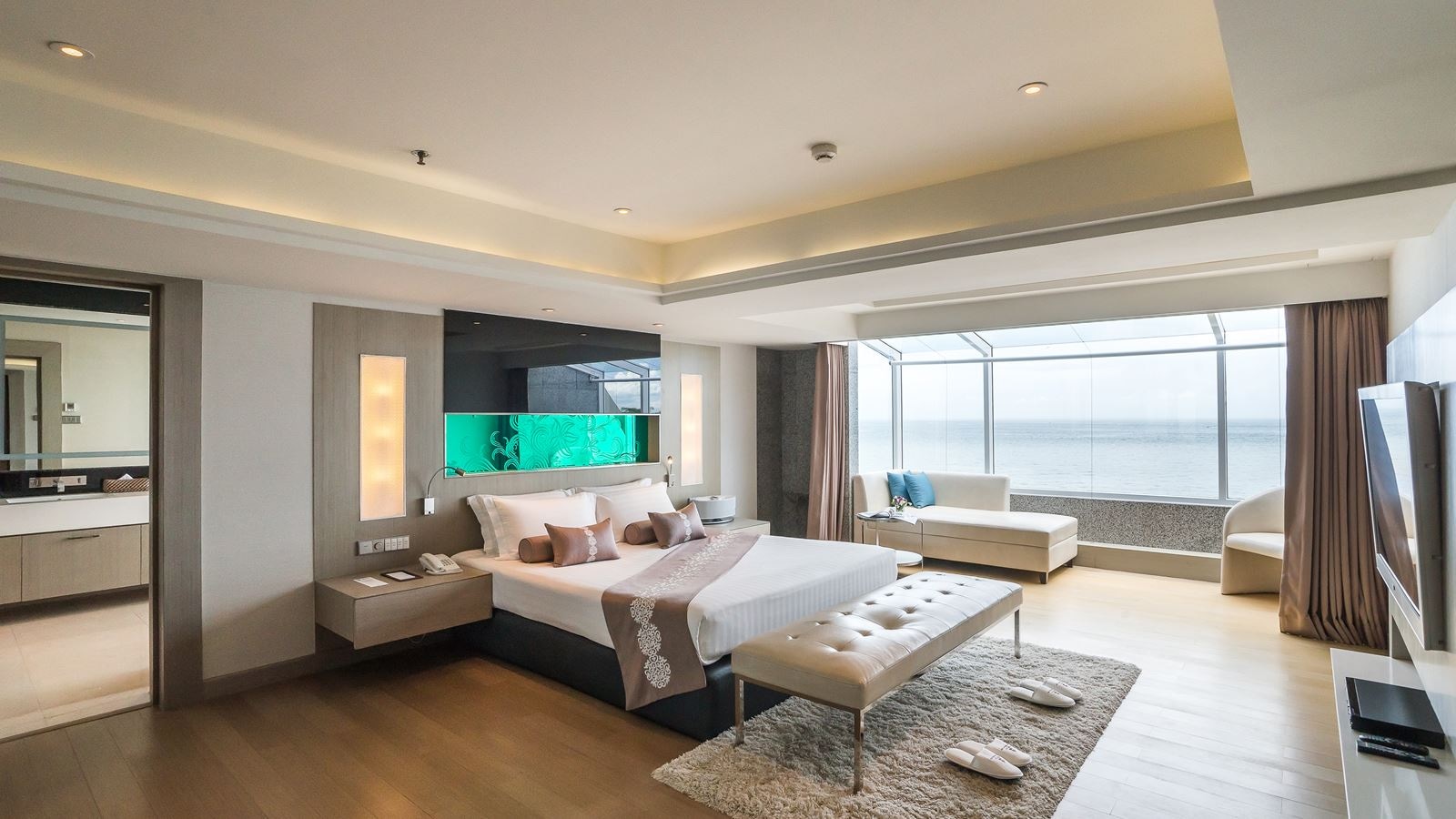 rooms-presidential-platinum-suite-and-beach-pavilion