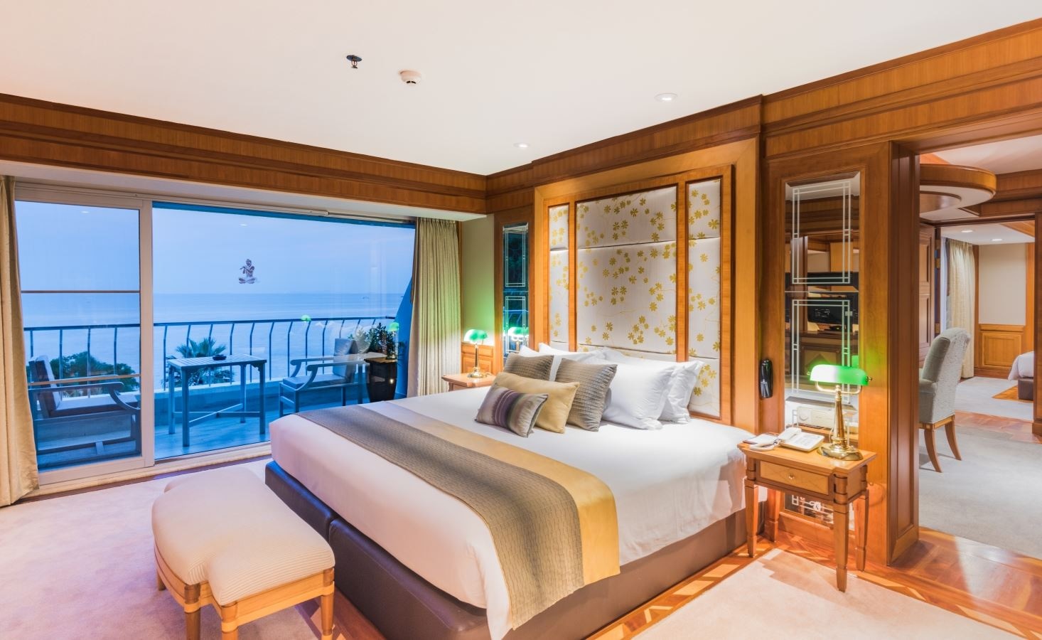 rooms-presidential-heritage-suite-and-beach-pavilion